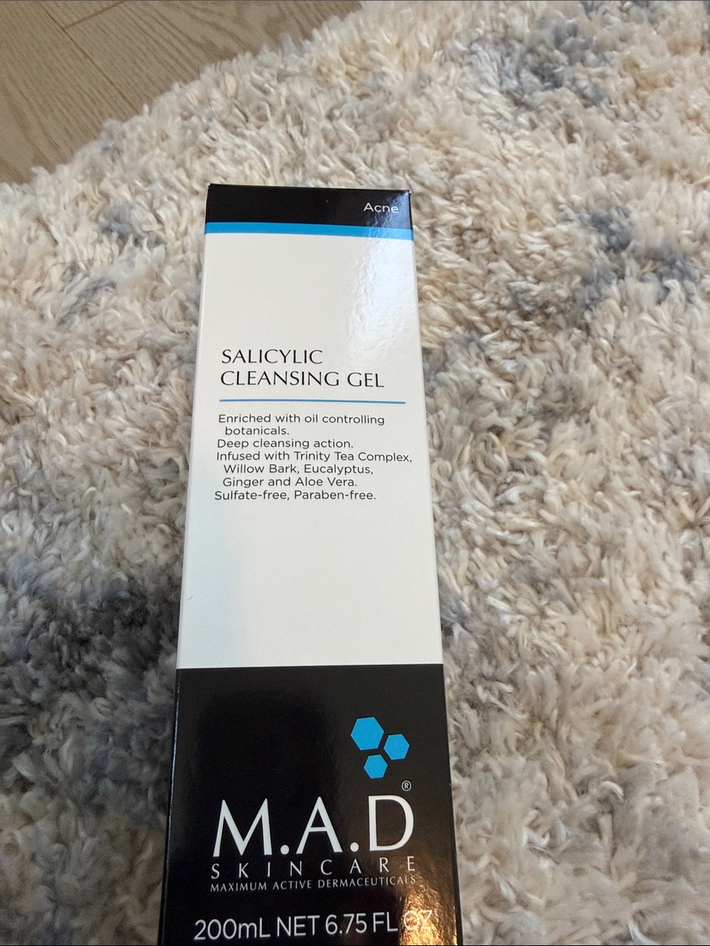 Salicylic Cleansing Gel – White and Black